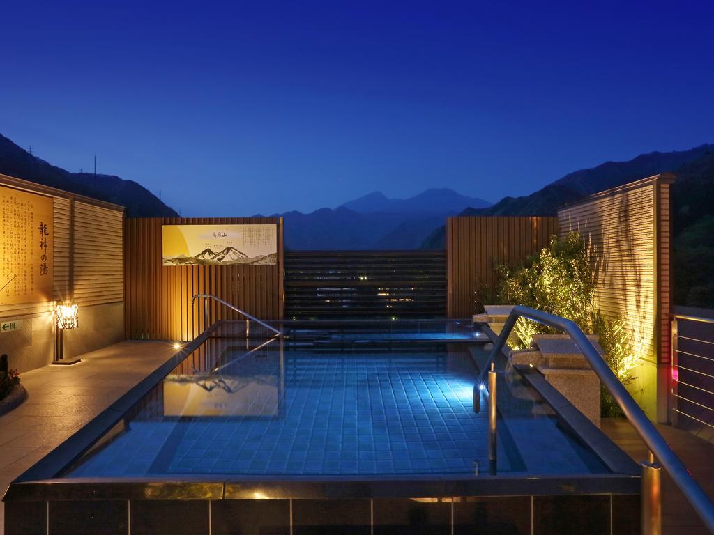 Asaya Hotel Nikko Eksteriør billede A rooftop onsen in Japan